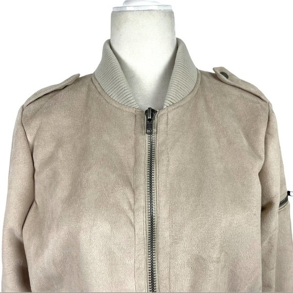 Chaser Faux Fur Lined Faux Suede Cropped Full Zip Jacket in Beige Size Medium - Picture 3 of 15